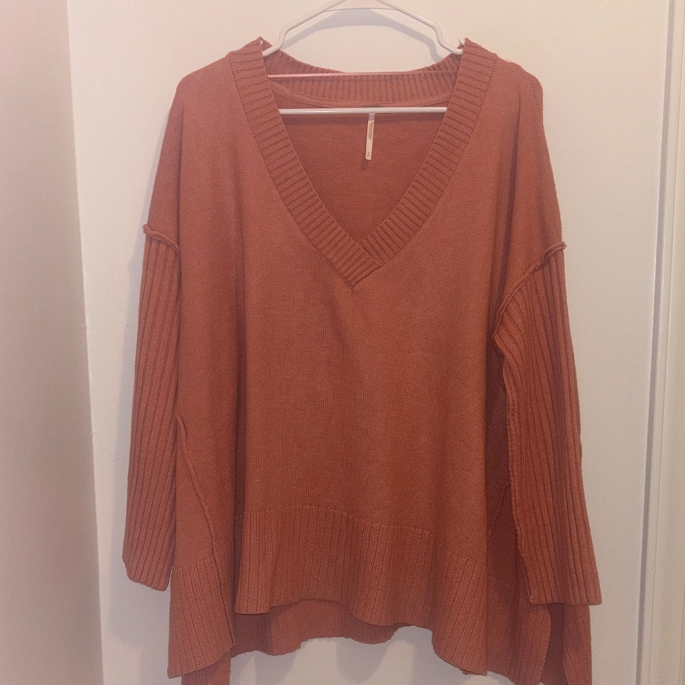 Women’s Free People V‑Neck Oversized Rust/Blush Sweater